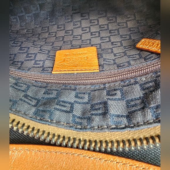Authentic Gucci Handbag - Picture 8 of 8